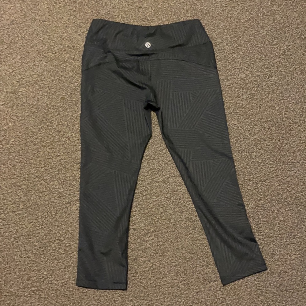 Cropped Grey Patterned Leggings - image 3